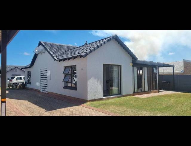 1 BEDROOM TOWNHOUSE FOR SALE IN DIAZ